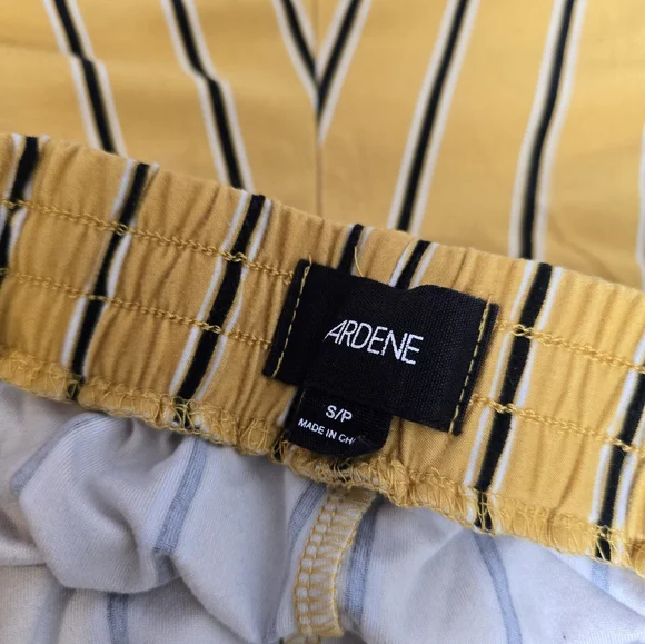 Shorts - Picture 3 of 3